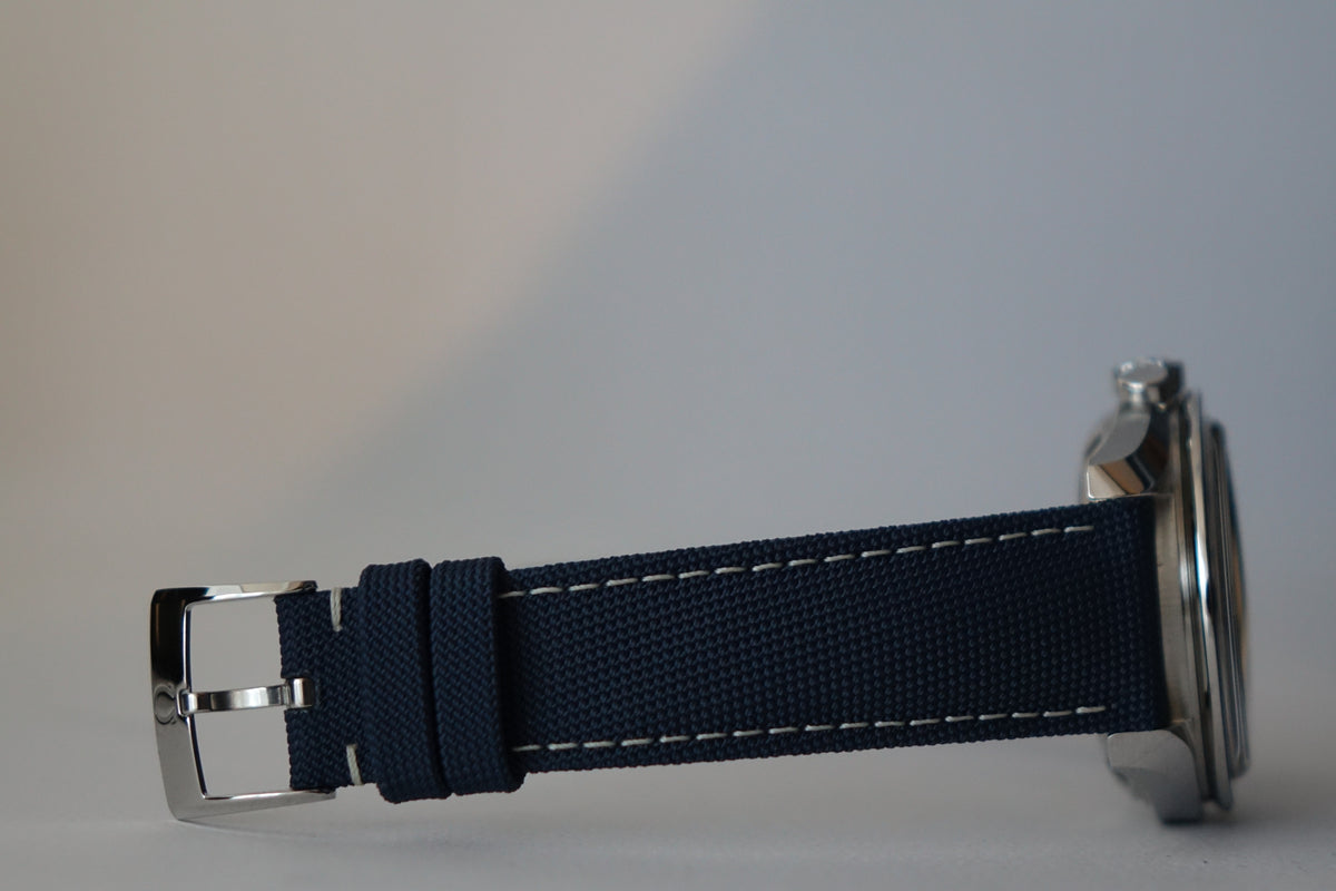 Omega Speedmaster Snoopy 50th anniversary 310.32.42.50.02.001 full set
