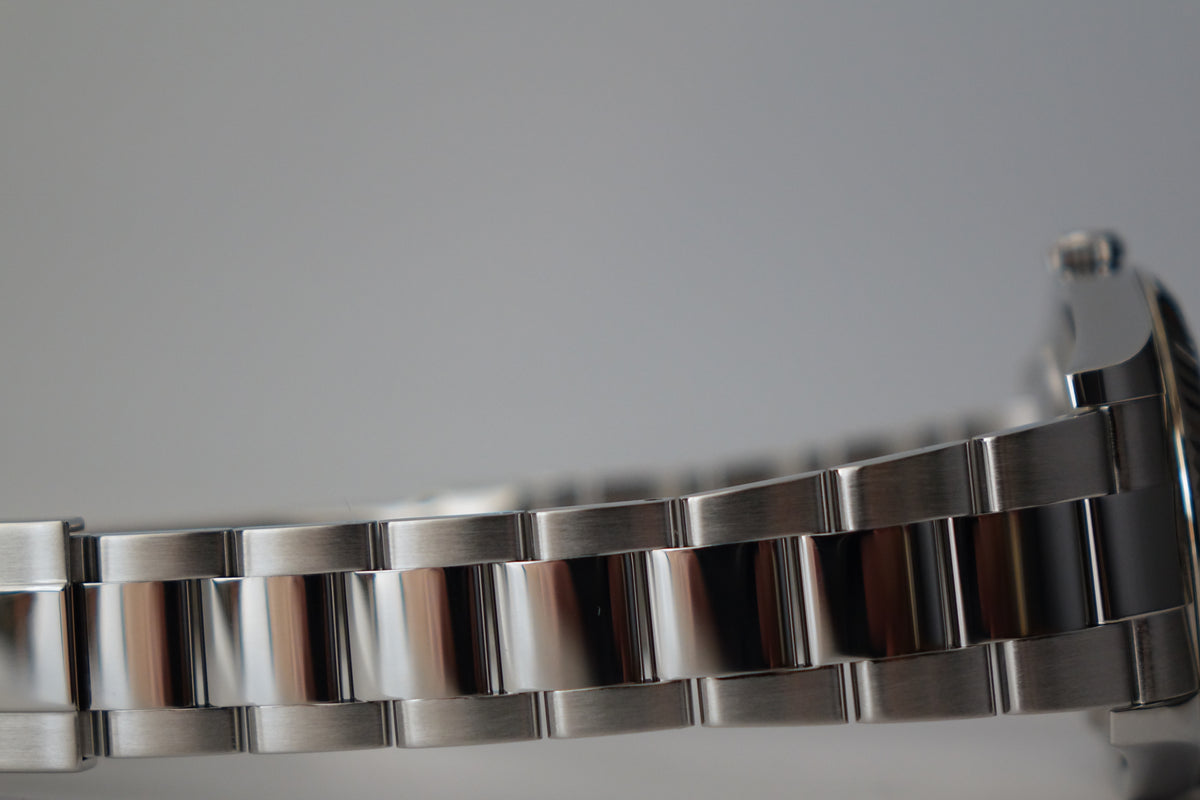 Rolex Datejust 41 116334 Blue baton dial full set