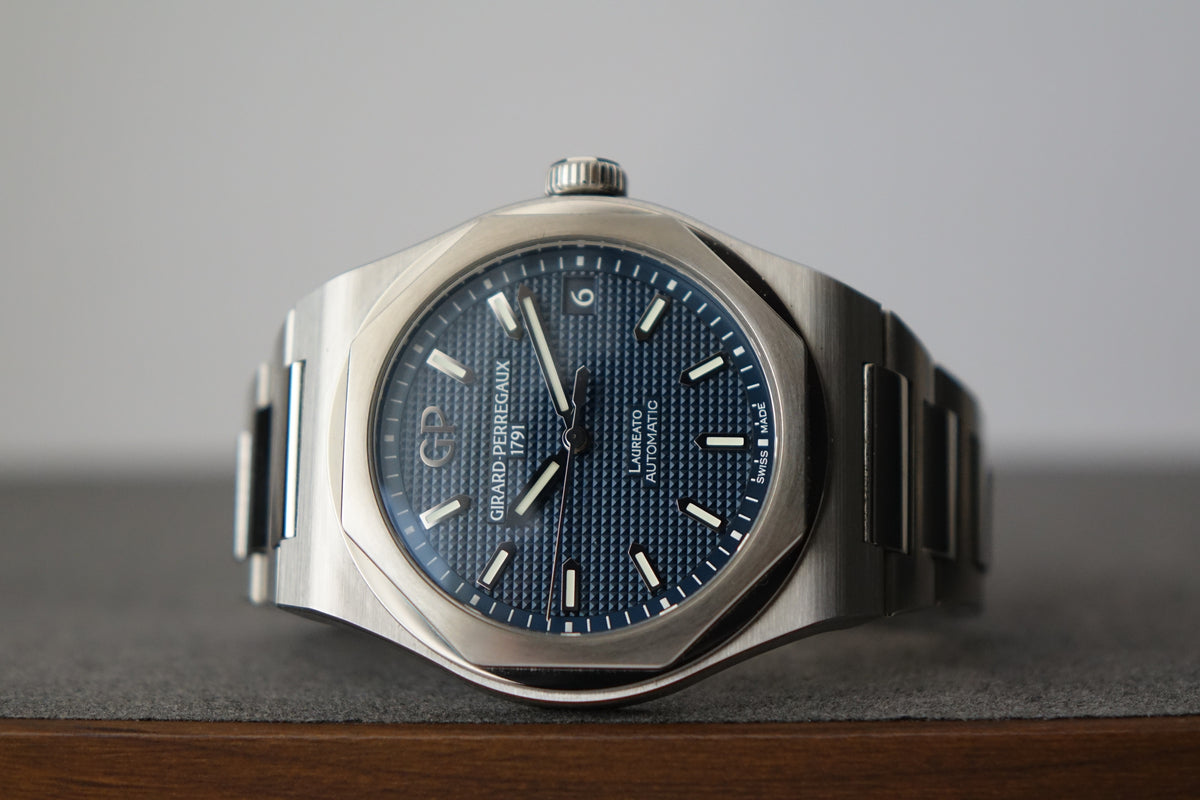 Girard-Perregaux Laureato blue 81010-11-431-11A  full set