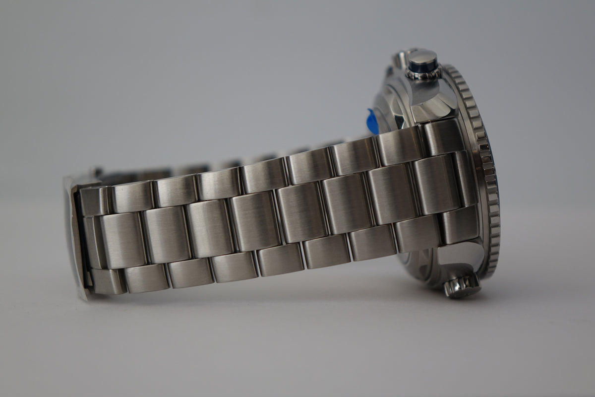 BNIB Omega Seamaster Planet Ocean 600M 215.30.46.51.03.001 full set