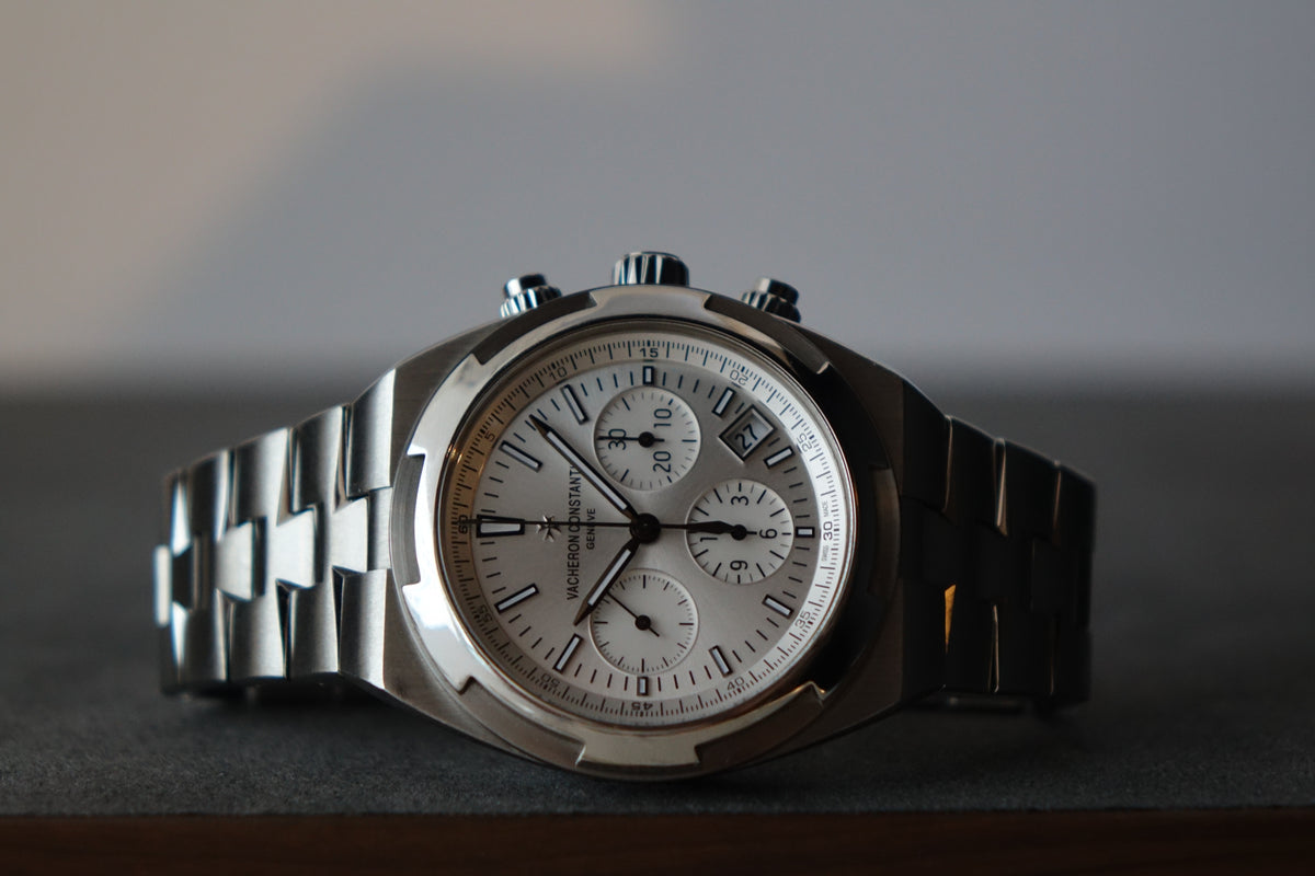 Vacheron Constantin Overseas chrono silver 5500V/110A-B075 w Papers & Straps