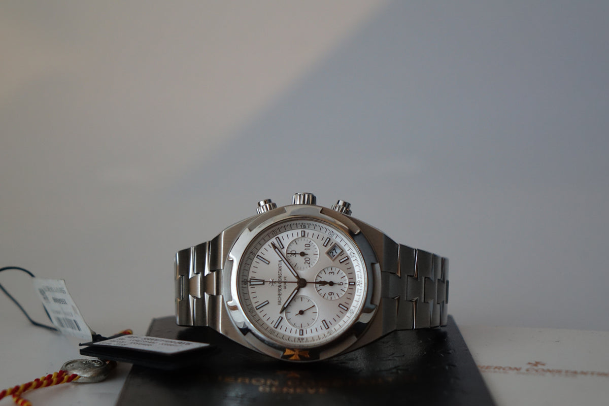 Vacheron Constantin Overseas chrono silver 5500V/110A-B075 w Papers & Straps