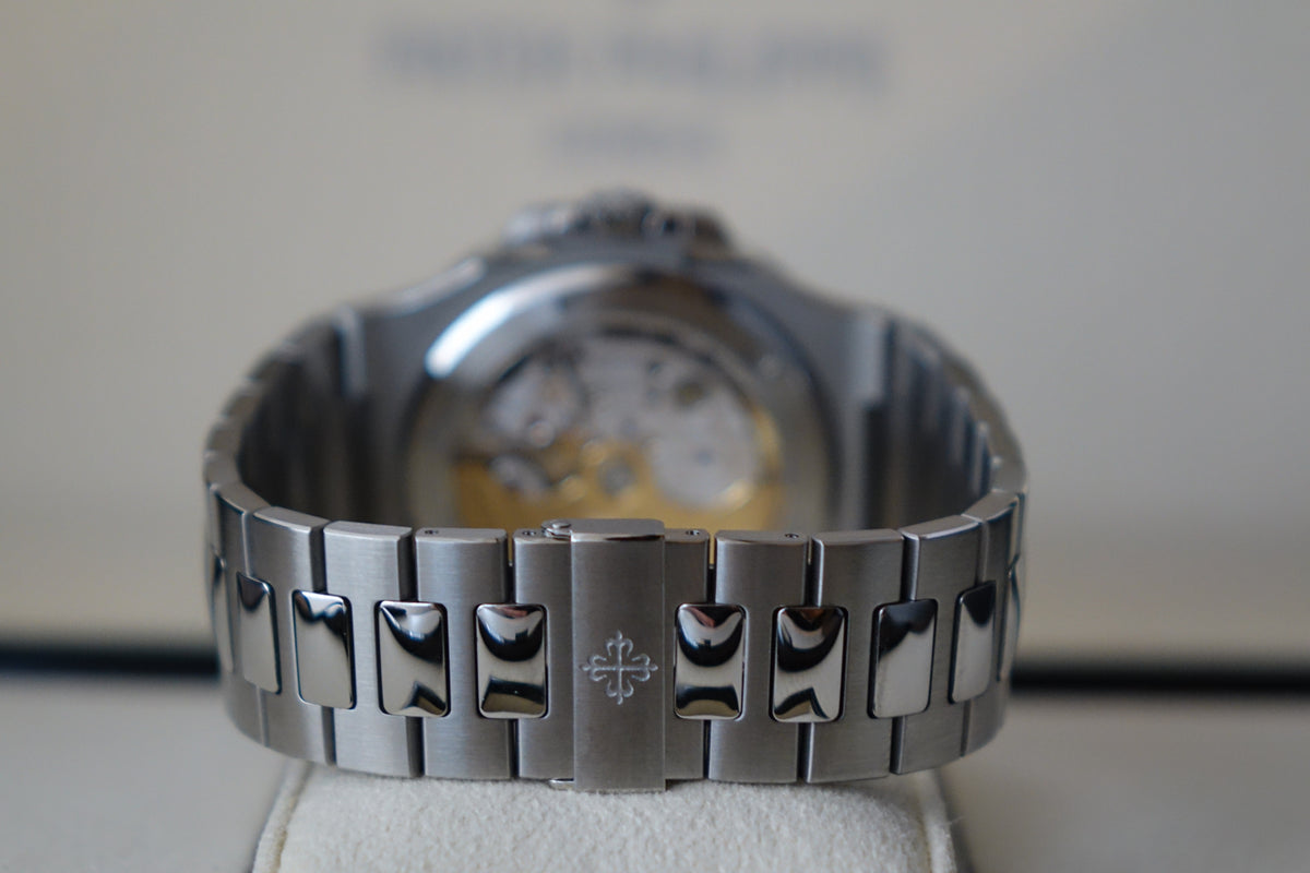NOS 2020 Patek Philippe Nautilus 5711/1A blue dial full set