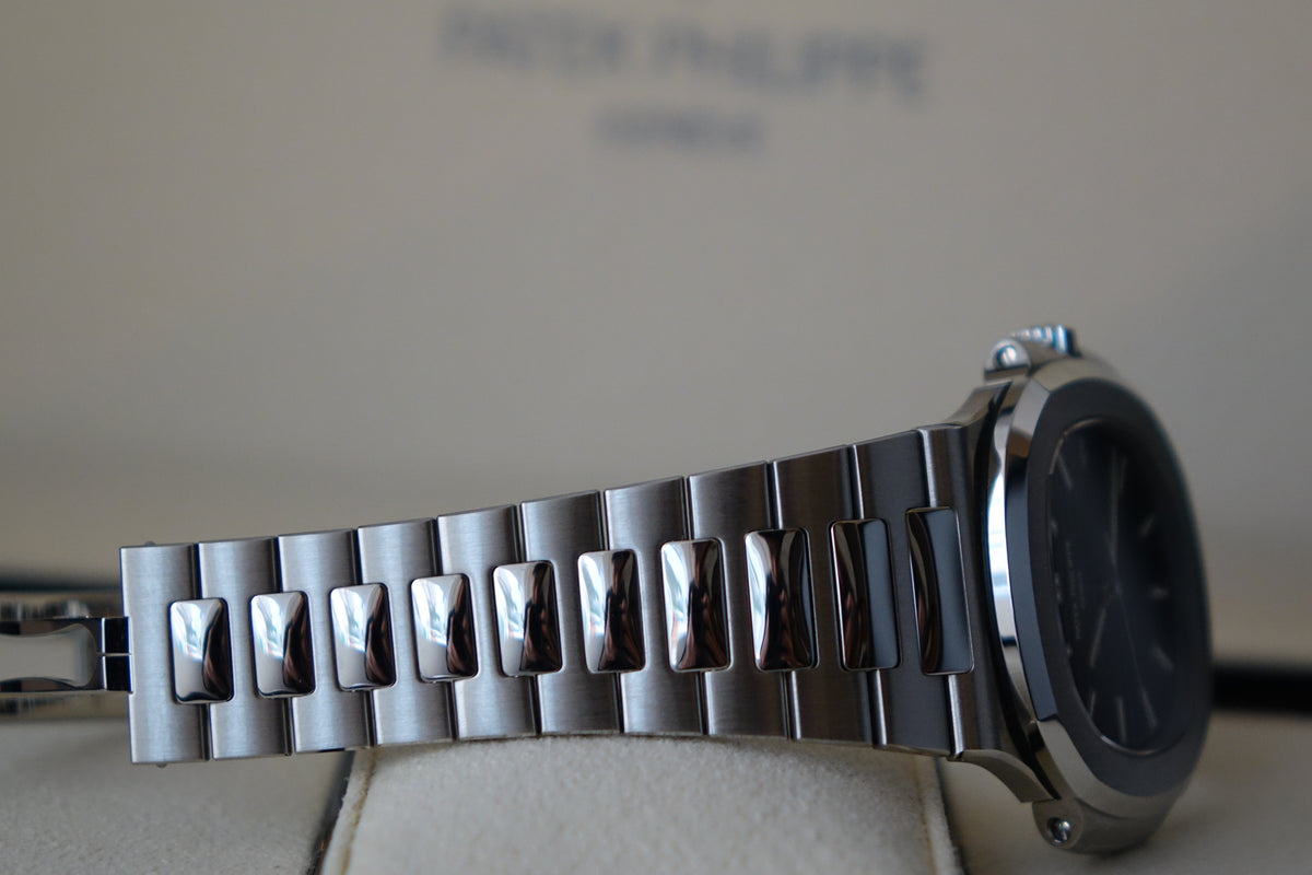 NOS 2020 Patek Philippe Nautilus 5711/1A blue dial full set
