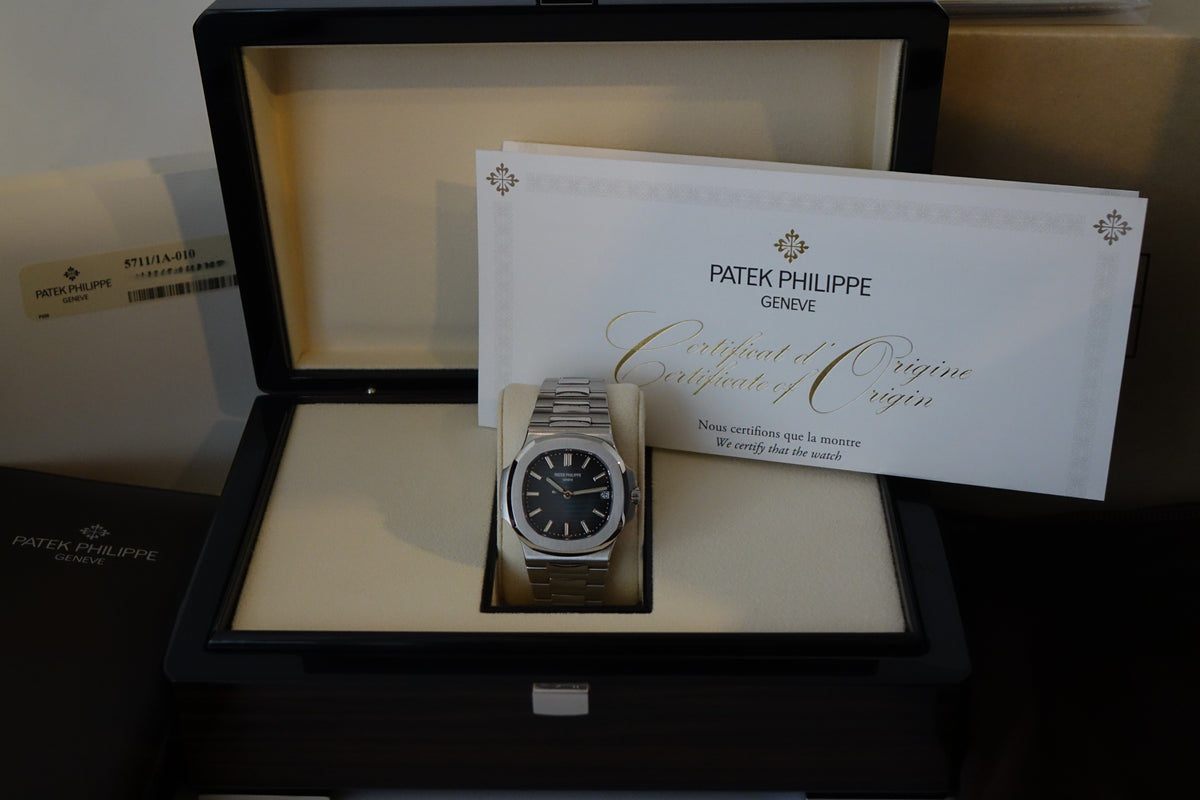 NOS 2020 Patek Philippe Nautilus 5711/1A blue dial full set