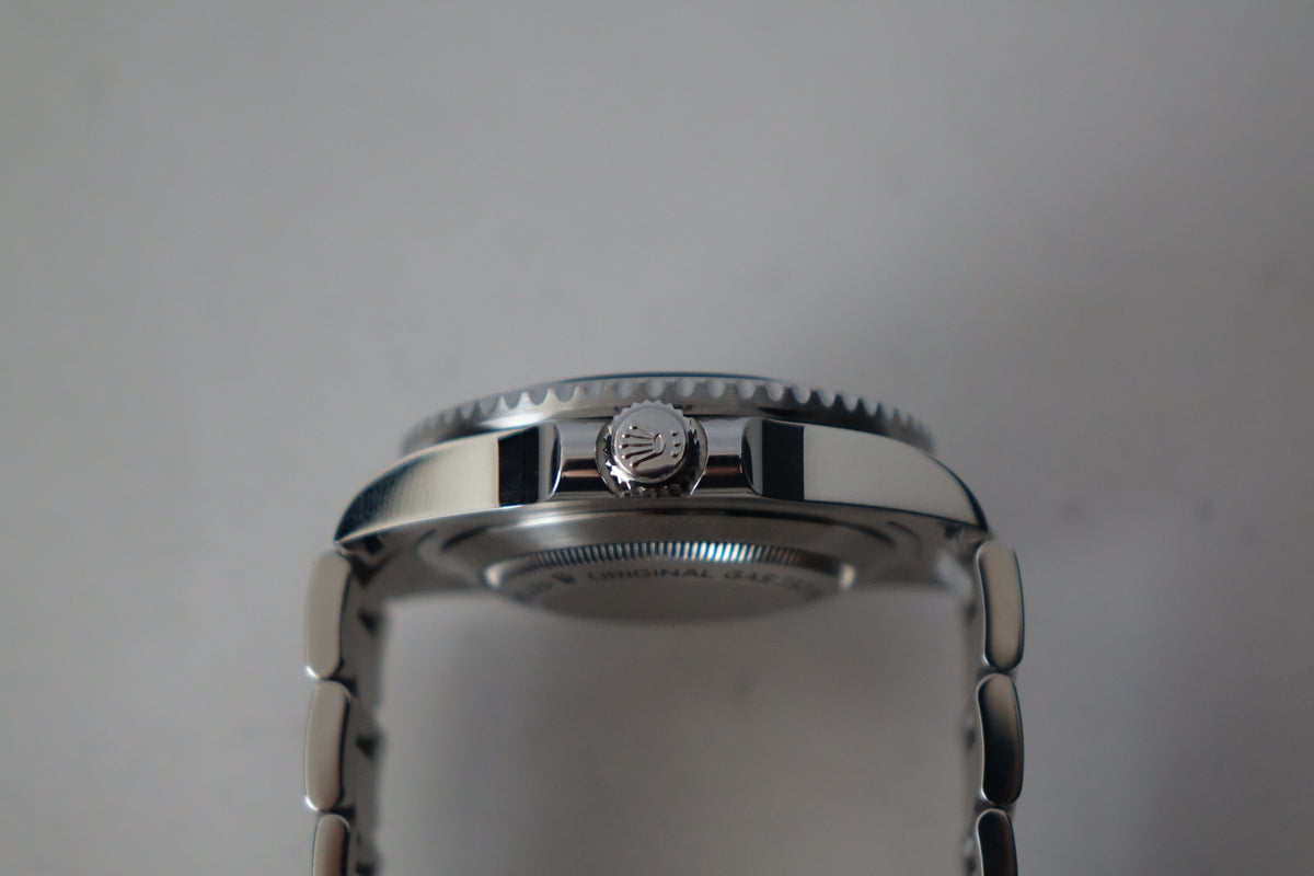 Rolex Sea Dweller 126600 full set