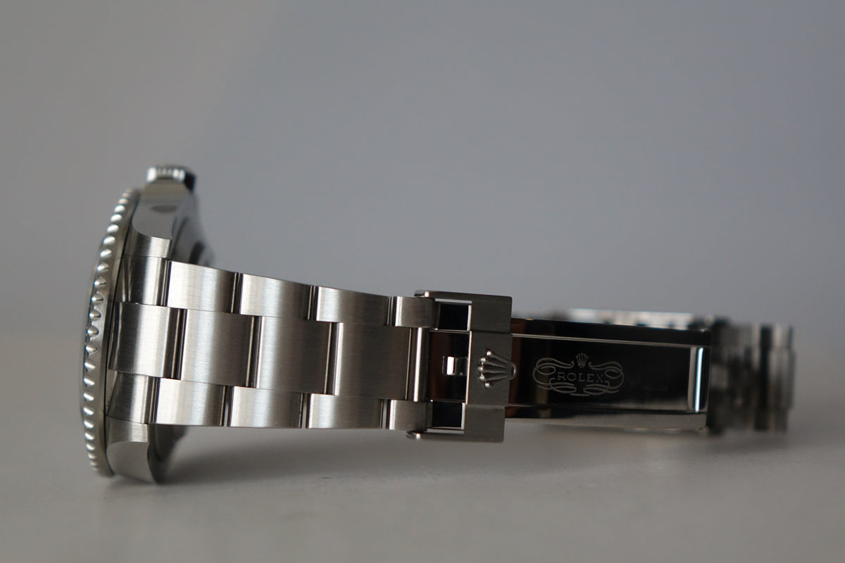 Rolex Sea Dweller 126600 full set