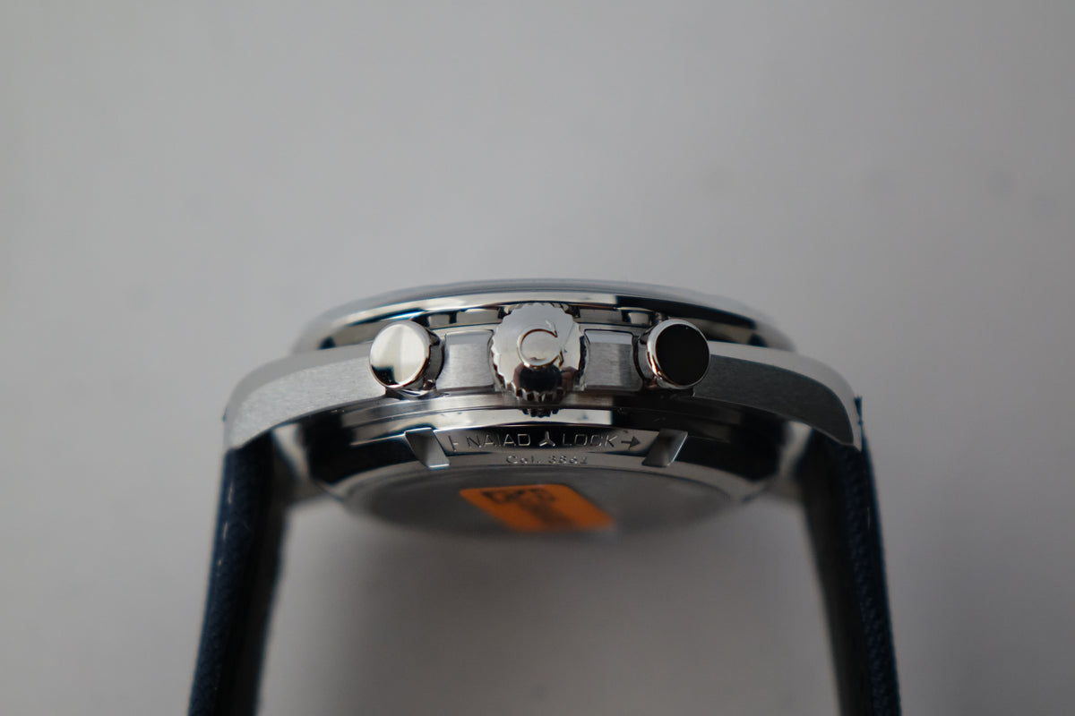 BNIB Omega Speedmaster Snoopy 50th anniversary 310.32.42.50.02.001 Speedmaster 'Silver Snoopy Award'