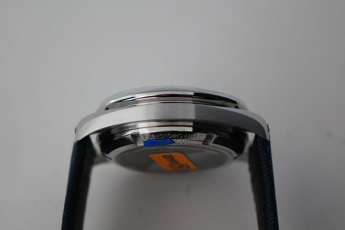BNIB Omega Speedmaster Snoopy 50th anniversary 310.32.42.50.02.001 Speedmaster 'Silver Snoopy Award'