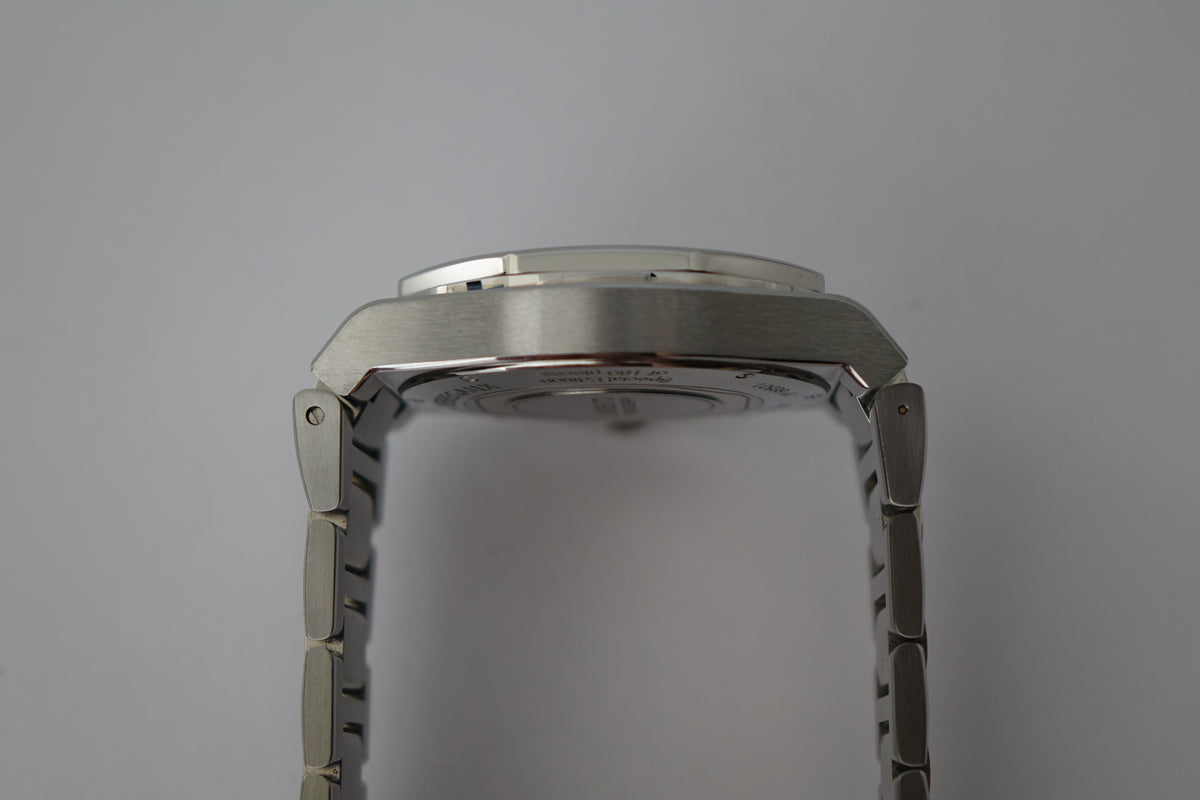 Girard-Perregaux Laureato ice blue 81020-11-3370-1GM full set