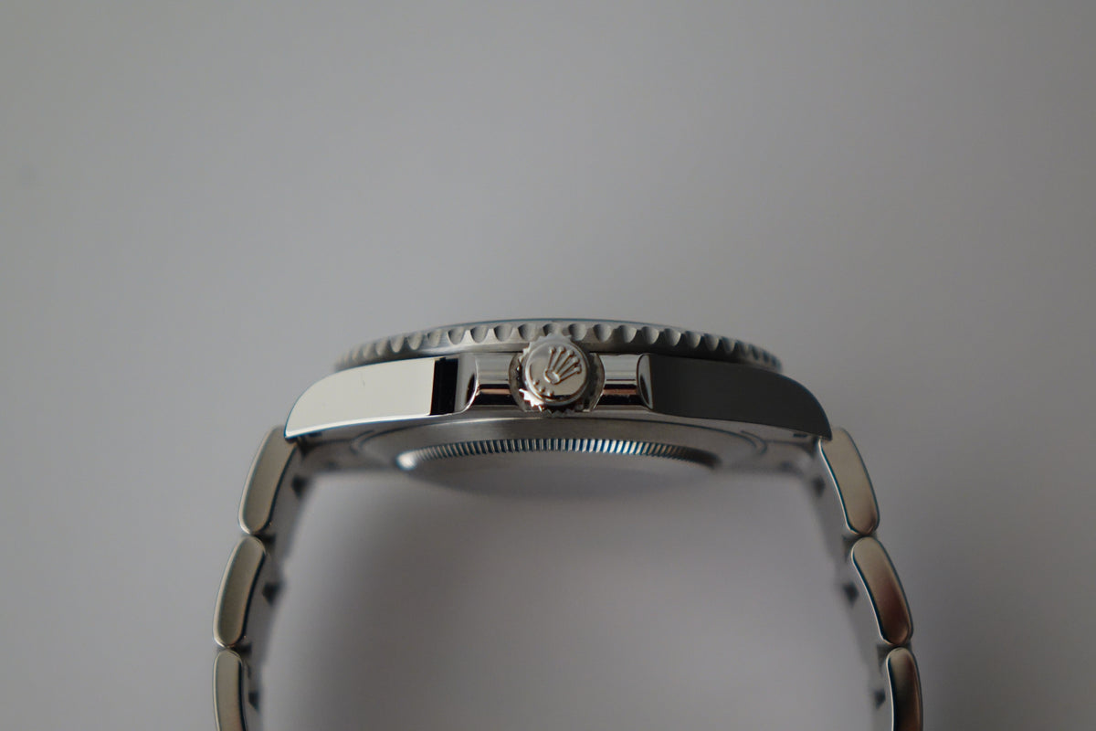 Rolex Submariner no date 124060 full set