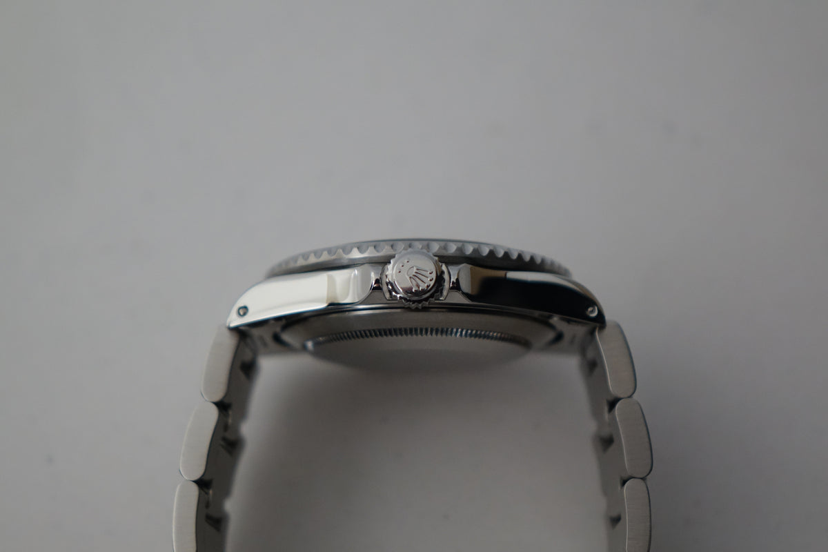 Rolex Submariner Date 16610 swiss only