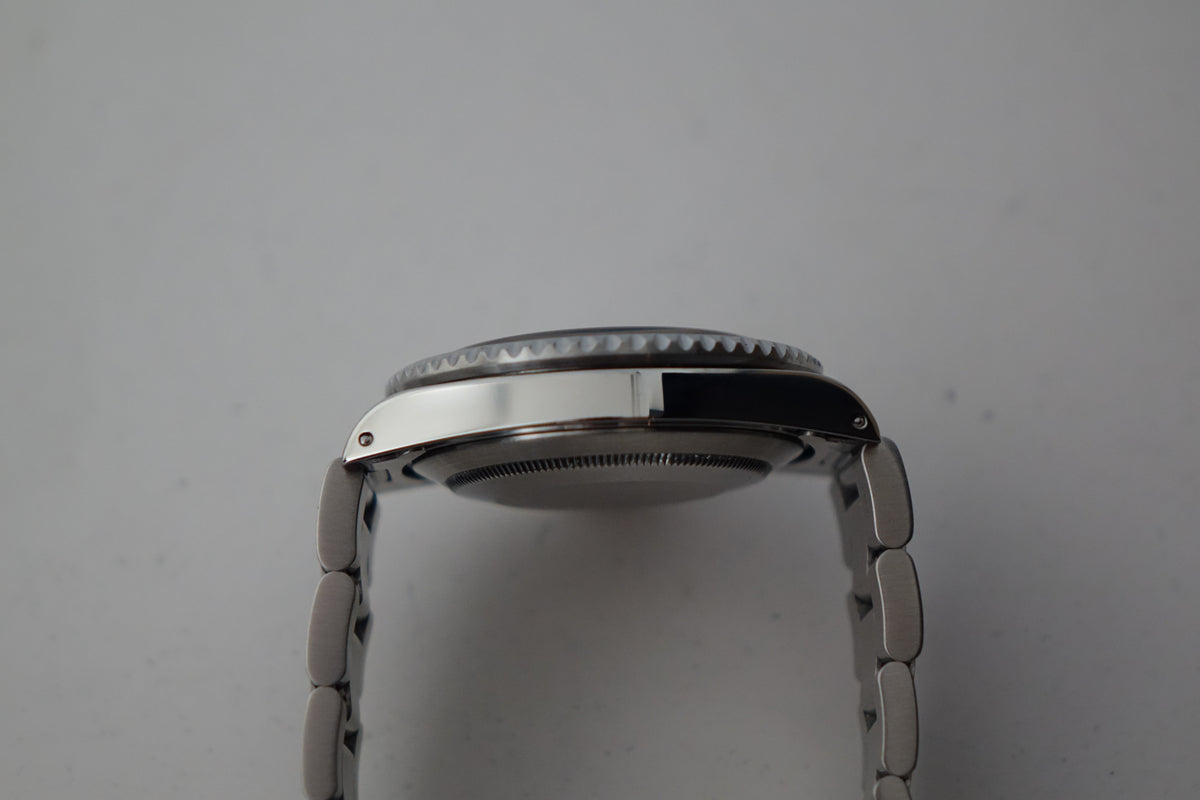 Rolex Submariner Date 16610 swiss only