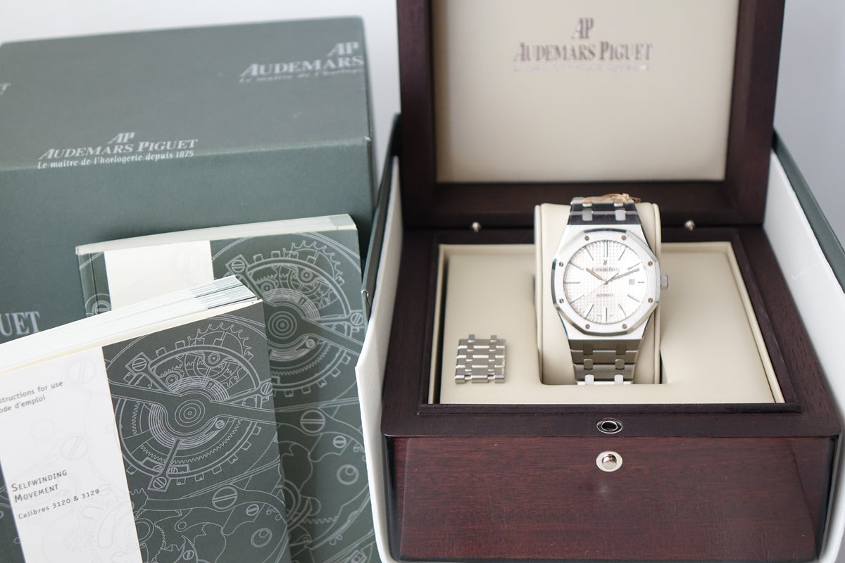 Audemars Piguet Royal Oak 15400ST white dial full set