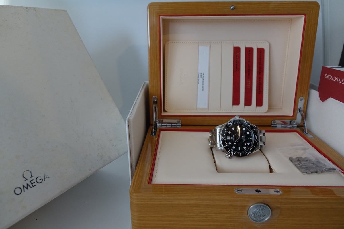 Omega Seamaster SMP 300 Black dial Bracelet 210.30.42.20.01.001 Full set