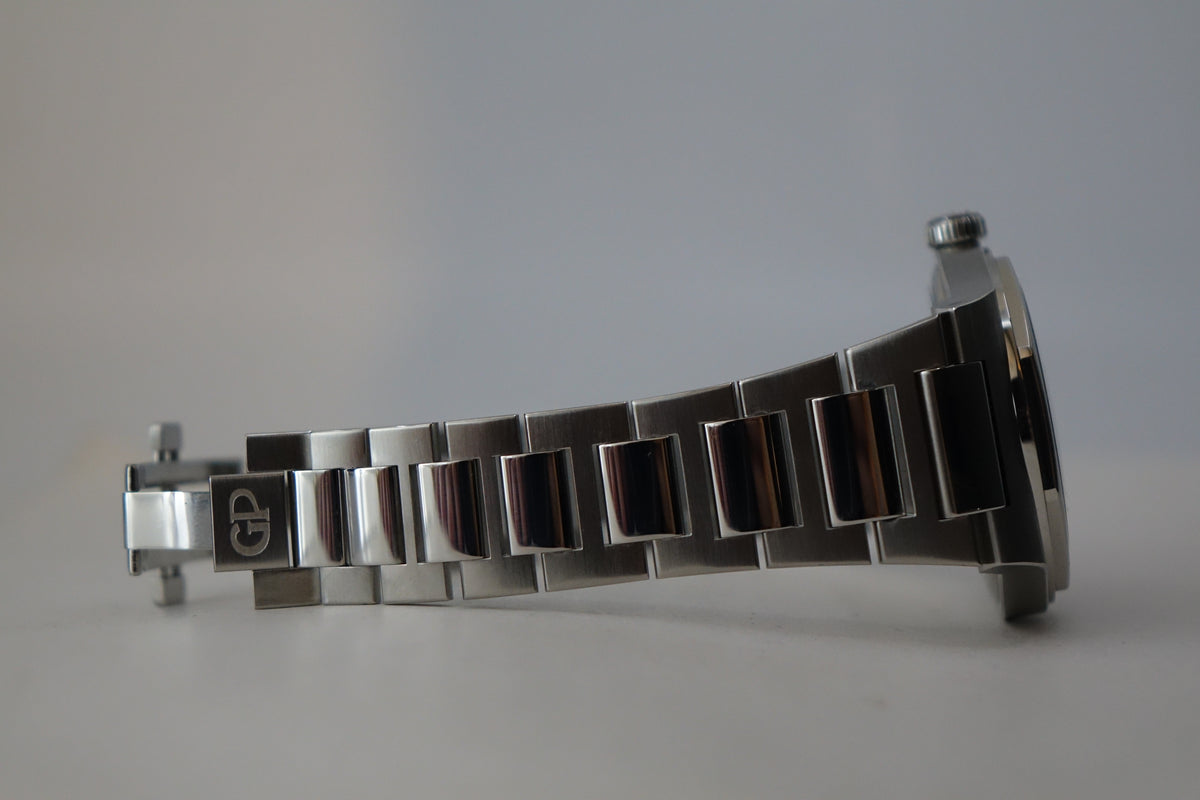 Girard-Perregaux Laureato 81010-11-634-11A black dial full set
