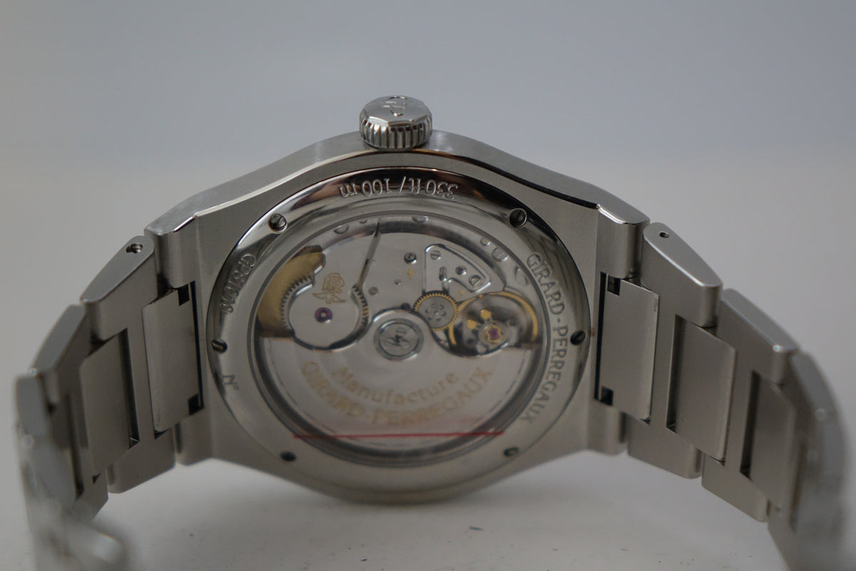 Girard-Perregaux Laureato 81010-11-634-11A black dial full set