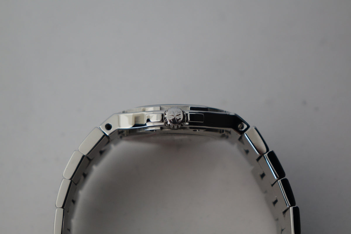 Vacheron Constantin Overseas Gen 1 42042 blue dial w/pouch and hangtag