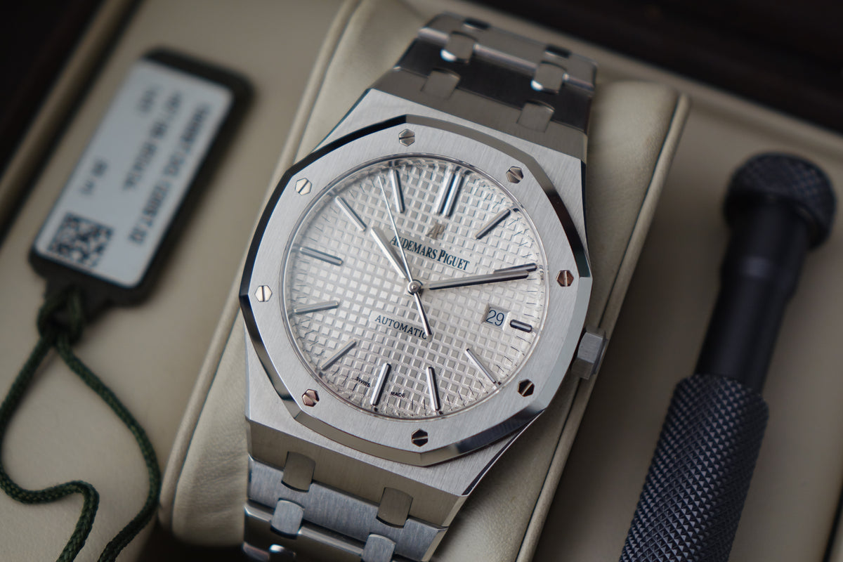 Audemars Piguet Royal Oak 15400ST white dial full set with service invoice