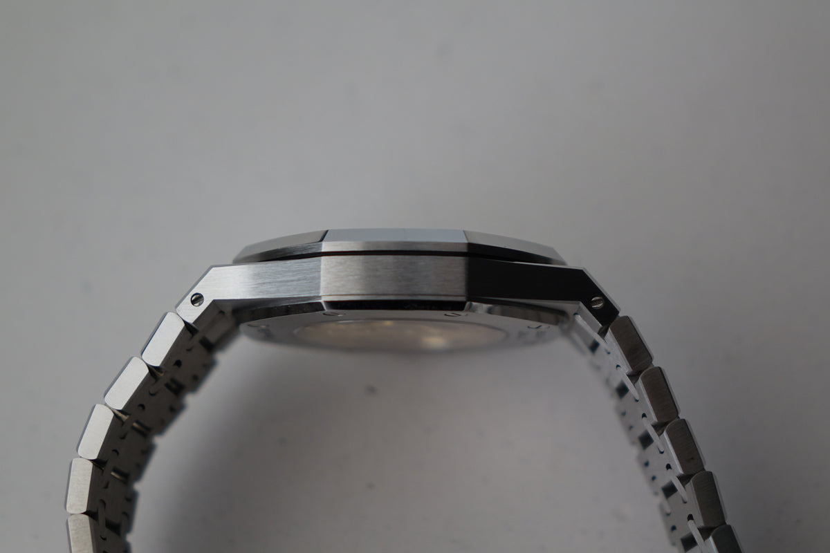Audemars Piguet Royal Oak 15400ST white dial full set with service invoice