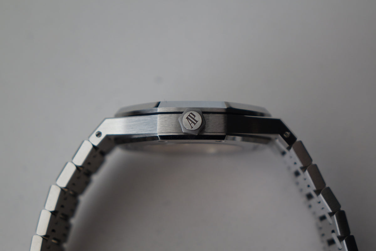 Audemars Piguet Royal Oak 15400ST white dial full set with service invoice