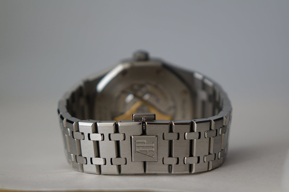 Audemars Piguet Royal Oak 15400ST white dial full set with service invoice