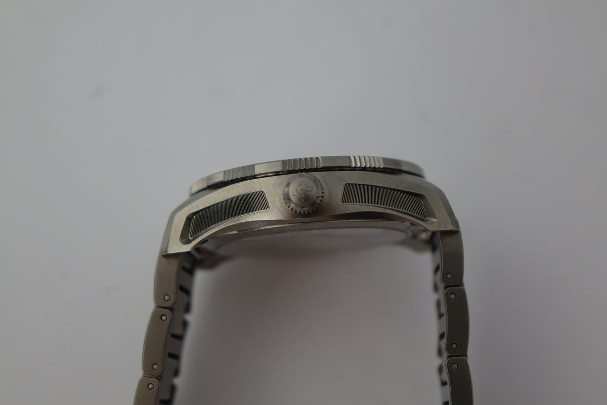 NOS H. Moser & Cie x Govberg Pioneer Ti 'Diver 3200-0500 full set